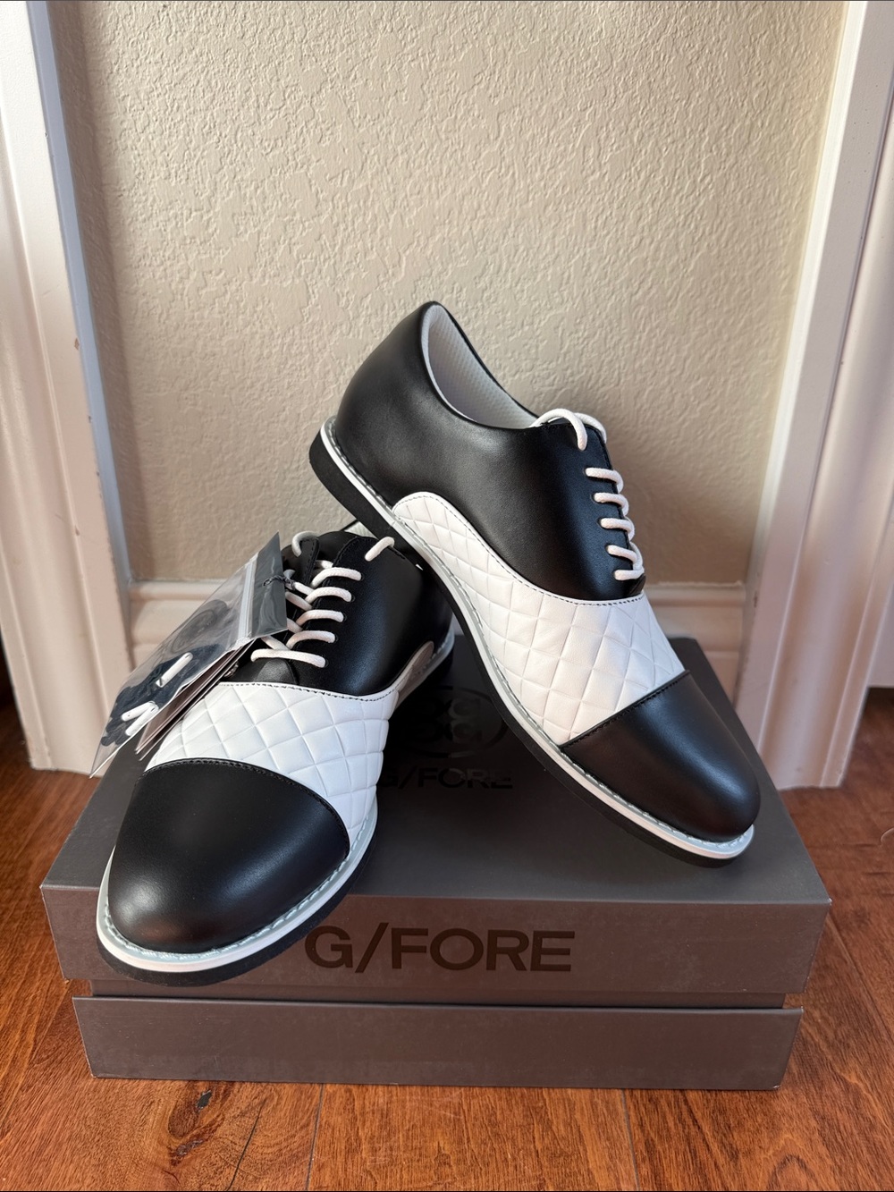 G/FORE Men’s Black & White Quilted Leather Golf Oxfords
